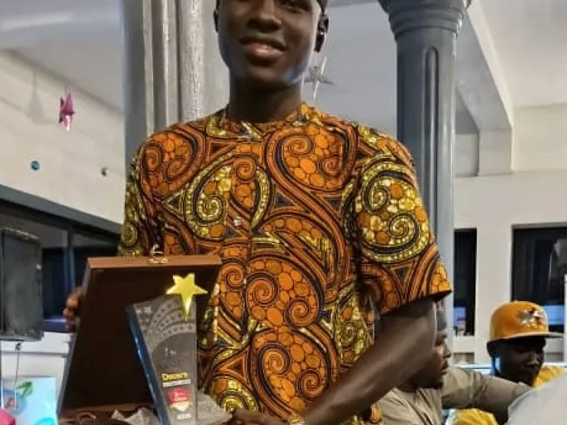 Sous les projecteurs des Oscars Atchoucouma 2025, la fierté de Dynamique FC de Djougou brille,  Ismaël Hakim remercie sa famille de terrain