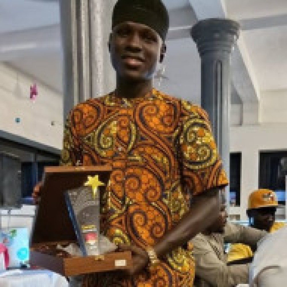 Sous les projecteurs des Oscars Atchoucouma 2025, la fierté de Dynamique FC de Djougou brille,  Ismaël Hakim remercie sa famille de terrain